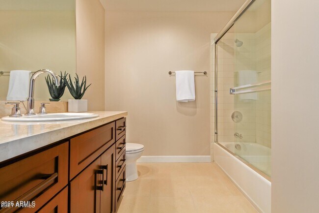 Building Photo - 4909 N Woodmere Fairway