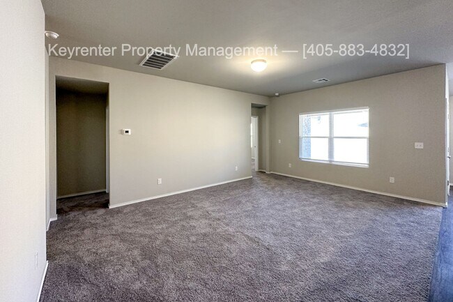 Building Photo - Gorgeous 4 Bed 2 Bath Home in Heart Of Yukon!