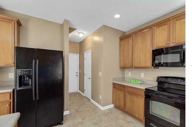 Building Photo - 3122 Binghampton Ln