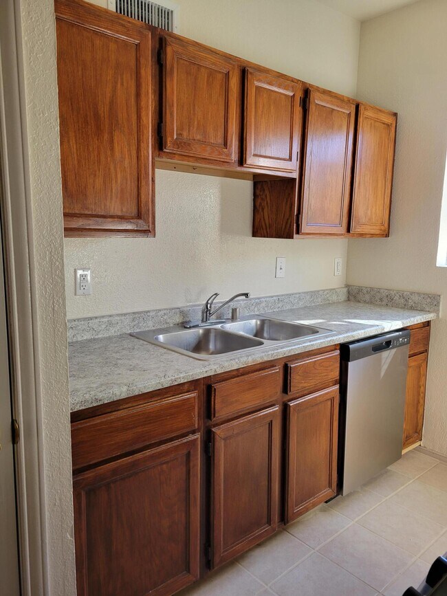 Building Photo - 3324 Red Sails Dr