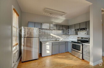 Building Photo - 1024 Lipan St