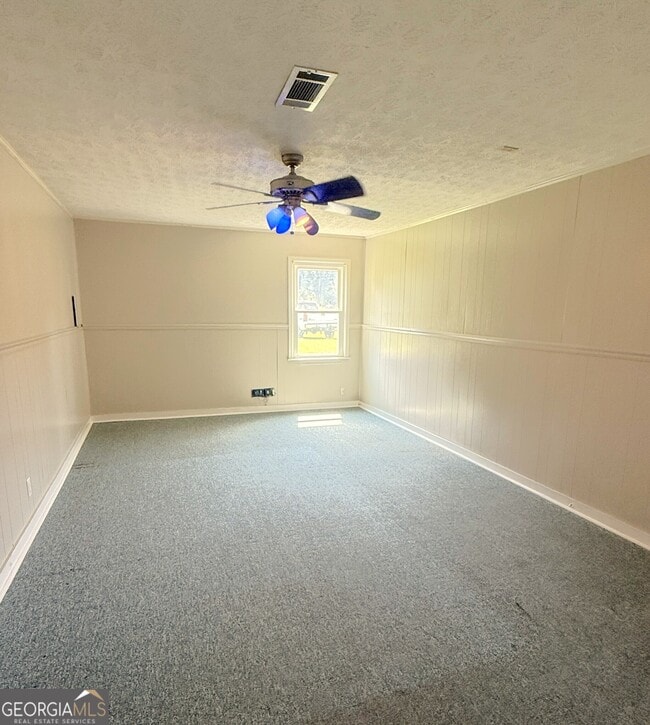 Building Photo - 32 Russell Ln