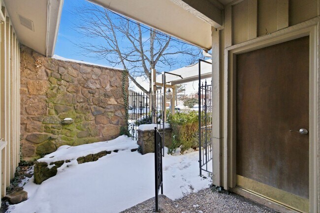 Building Photo - 3460 E Catalpa St