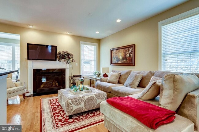 Building Photo - 47571 Royal Burnham Terrace