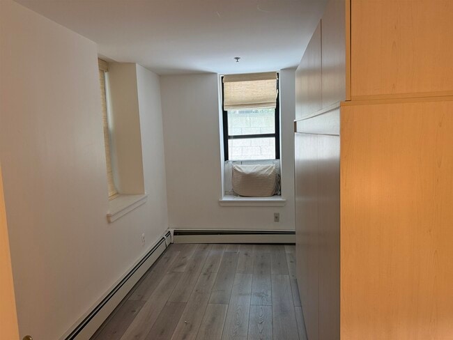 Building Photo - 1115 Willow Ave