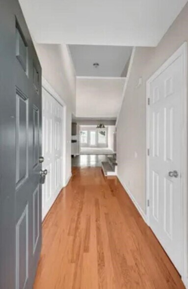 Front Entryway - 182 Antler Ridge Cir