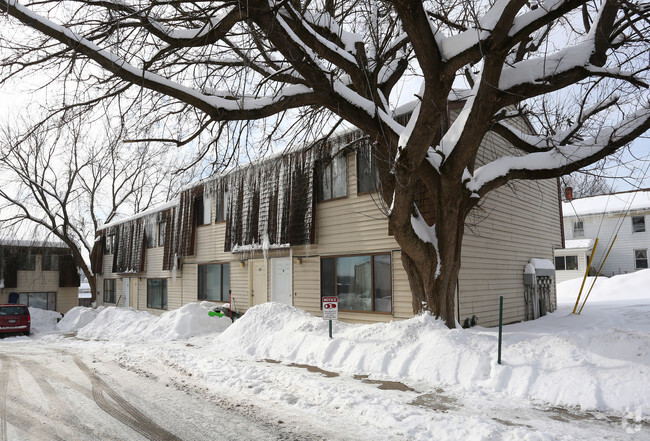 Building Photo - Fonda Town Houses