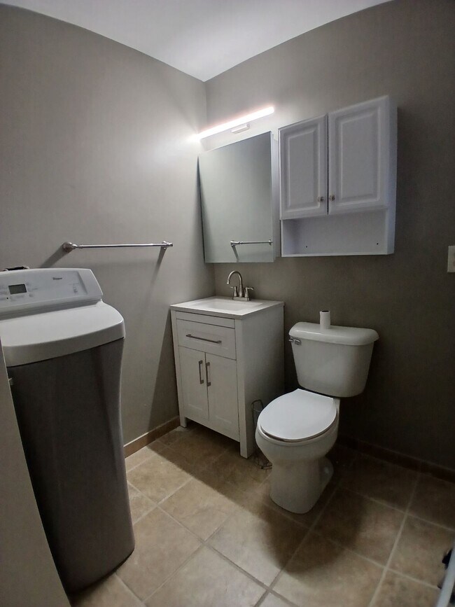 Half bath - 140 Redbud Dr