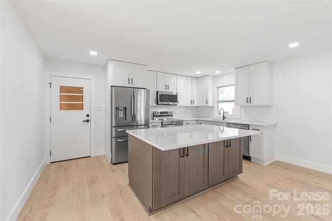 Building Photo - 1315 Vickie Ln