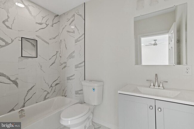 Building Photo - 112 N Hilton St