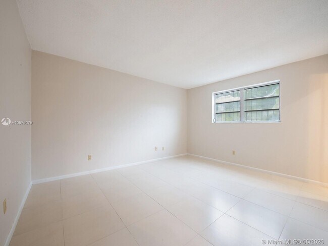 Building Photo - 5099 Ponce de Leon Blvd