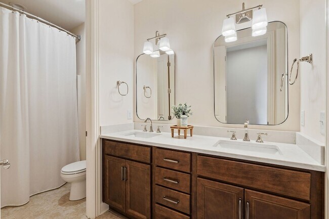 Building Photo - 1036 Clifton St