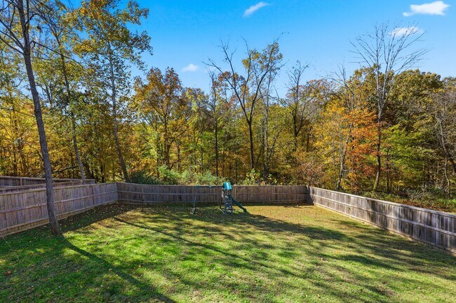 Building Photo - Dog Friendly Three Bedroom with Bonus in Sango!