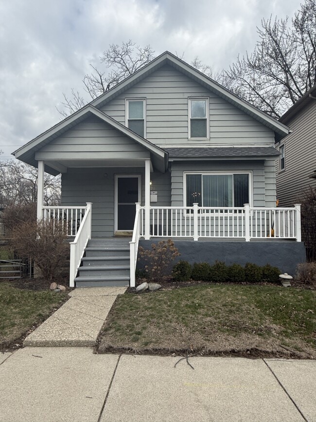 Building Photo - 221 E Bennett St