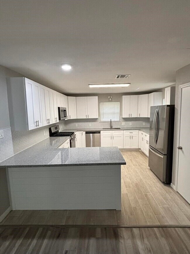 Building Photo - 26019 Leafywood Dr