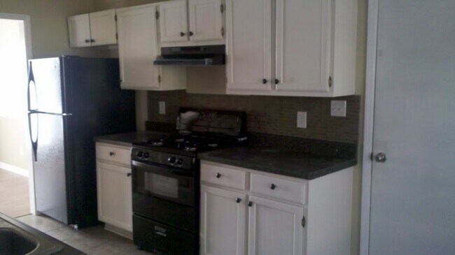 Building Photo - Beautiful 4 Bedroom Lithonia Home!