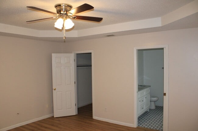 Building Photo - 3 Bedroom 2 Bath W/Bonus South Augusta!