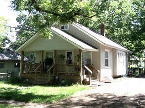 Building Photo - You'll love this 3-BR American Bungalow!