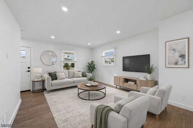 Building Photo - 80 Anderson St