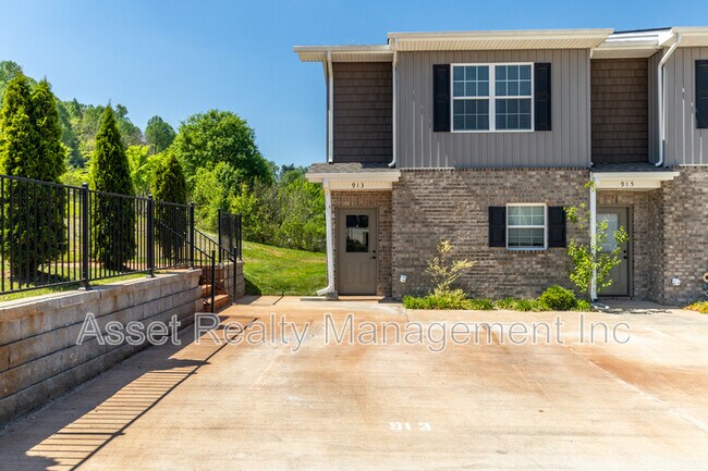 Building Photo - 913 Warrior Hill Dr