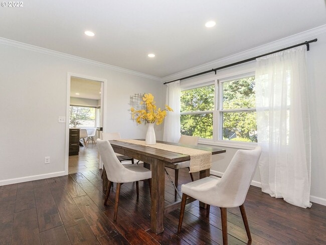 Building Photo - 4 BD remodeled Sylvan Heights home!