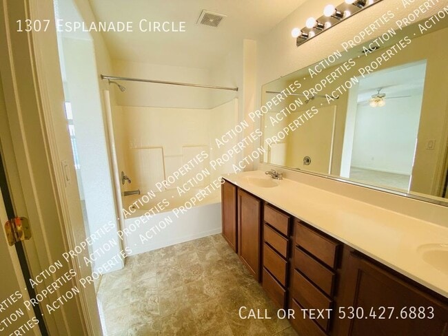 Building Photo - 1307 Esplanade Cir