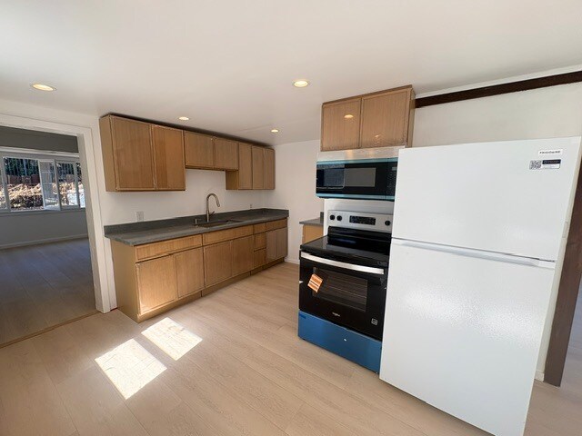Kitchen - 9322 Franklin St