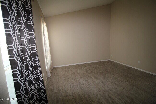 Building Photo - 351 Duanesburg St