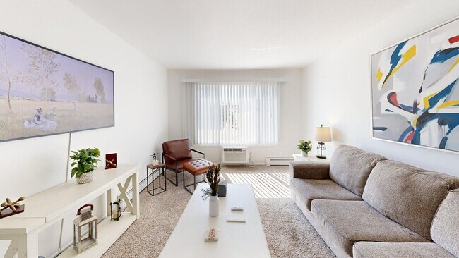 Primary Photo - 517 E Division St