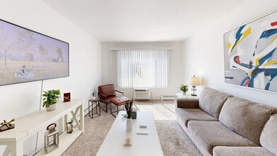 Building Photo - 517 E Division St