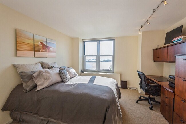 Building Photo - 400 E Randolph St