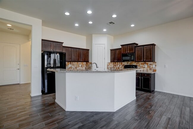 Building Photo - 3 bed 2 bath home in Quailwood!