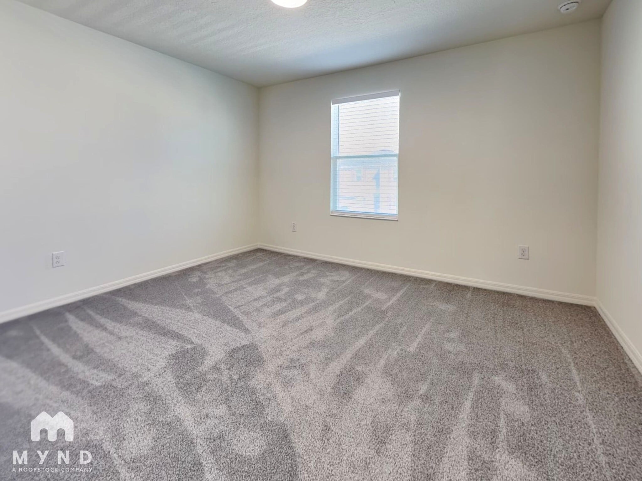 Building Photo - 37450 MacKenzie Dr