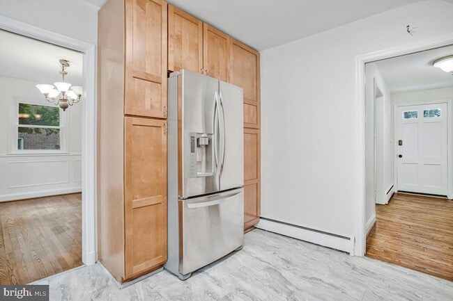 Building Photo - 8205 Robin Hood Ct