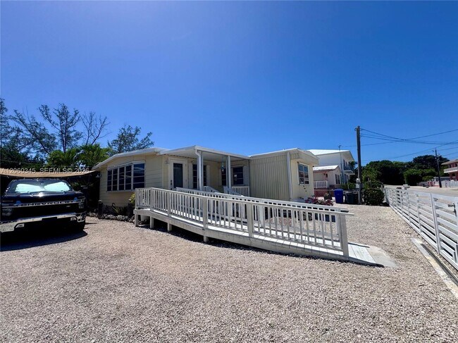 Building Photo - 223 Lower Matecumbe Rd