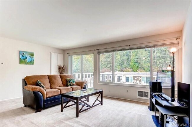 Building Photo - 5722 122nd Pl SE