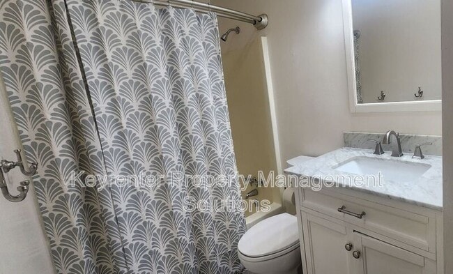 Building Photo - 825 Highland Ave