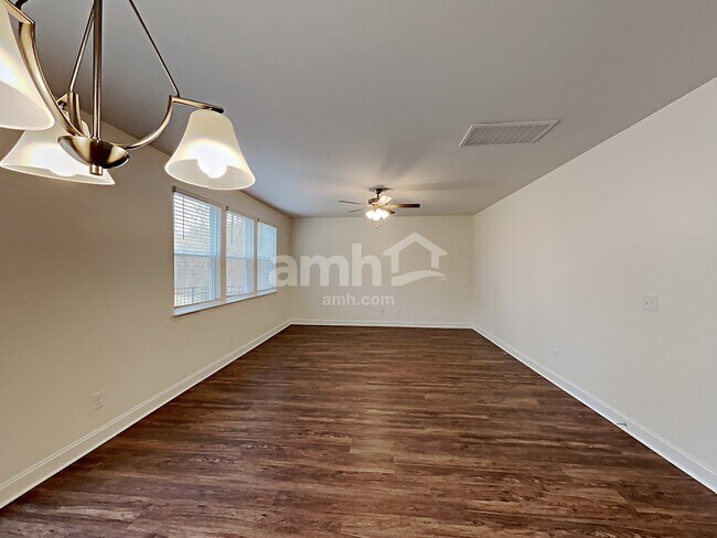 Building Photo - 1006 Bentley Pl