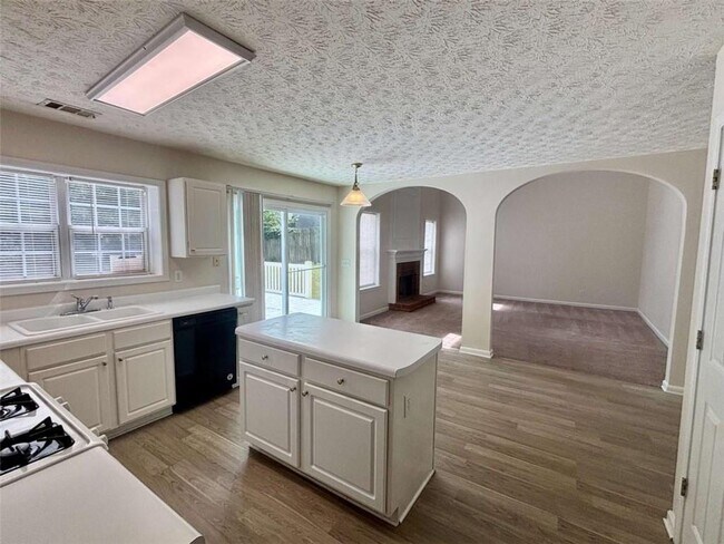 Building Photo - 540 Manor Glen Dr