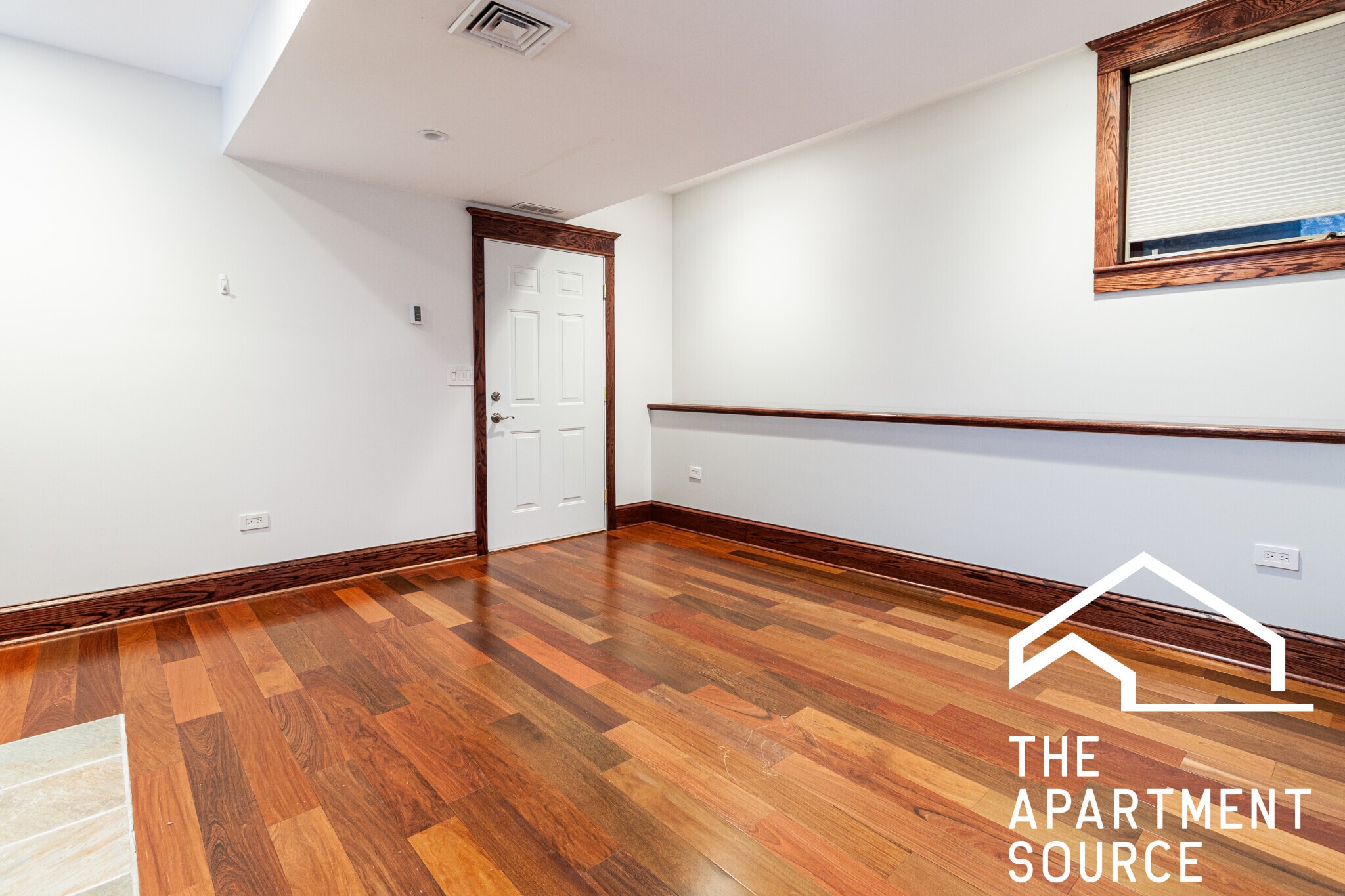 Building Photo - 1019 W Oakdale Ave