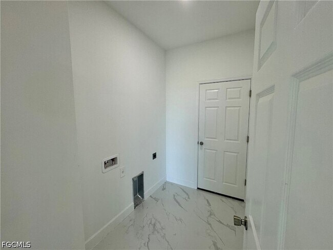 Building Photo - 1208 NW 25th Pl