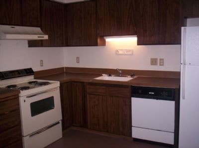 Building Photo - Large 2-bedrooms in 4-plex with laundry room/hookups