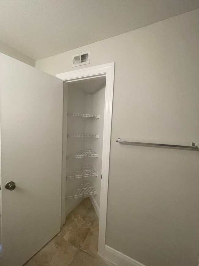 Building Photo - 2 Bedroom / 2 bath Condo in Bermuda Dunes ...