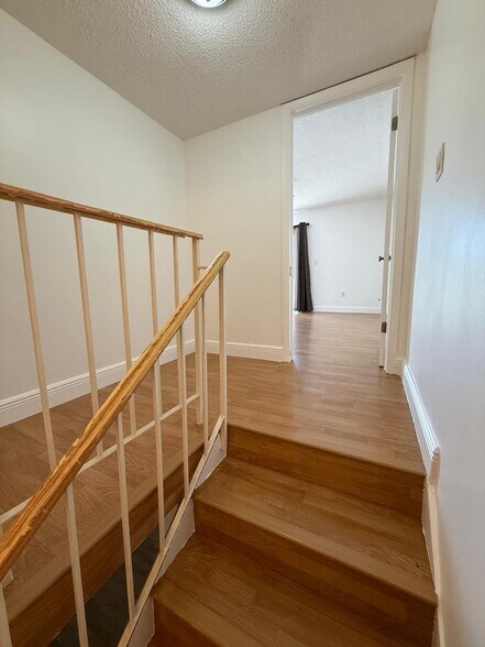 Upstairs landing looking into bedroom - 9365 Fontainebleau Blvd