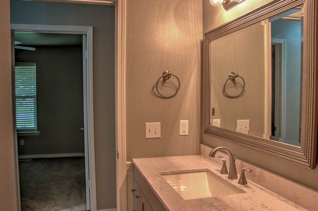 Building Photo - Bixby 3 bed 2 bath in Bixby schools