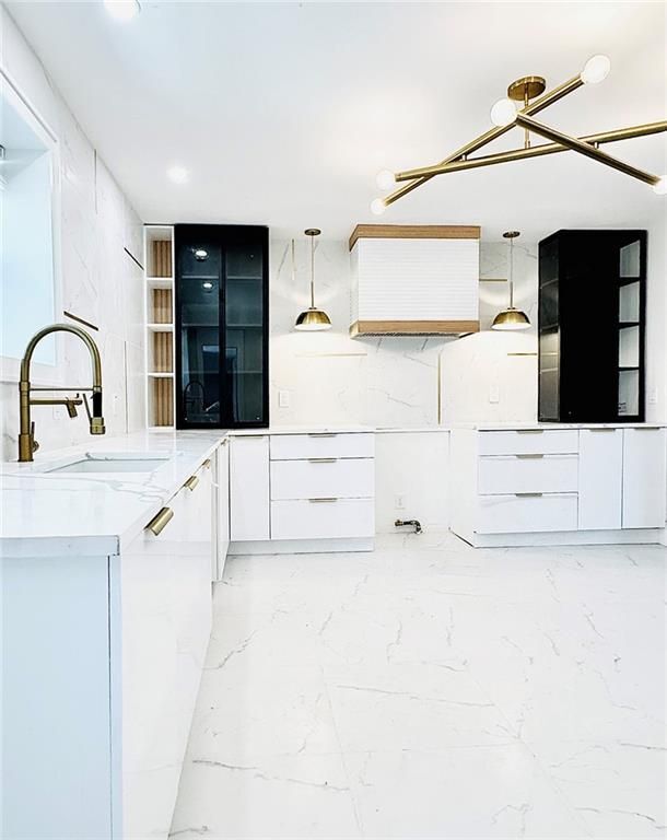 Building Photo - 38 Delmont Dr NE