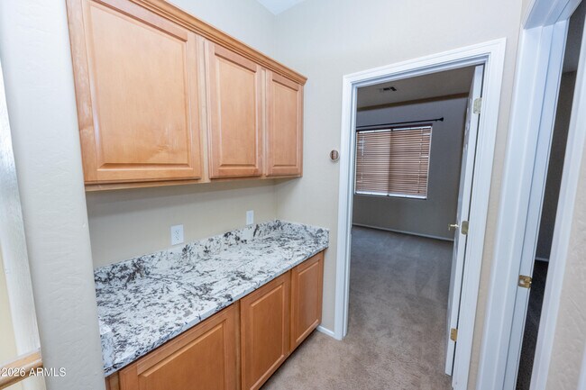 Building Photo - 2023 W Shackleton Dr