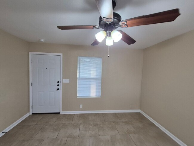 Building Photo - 7215 Glen Heights