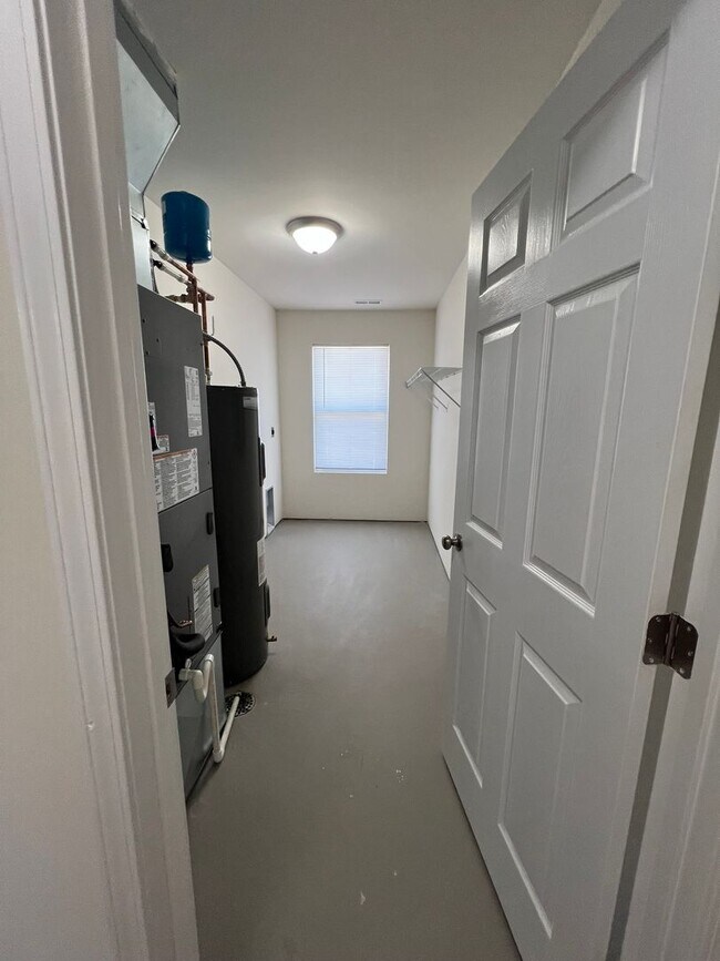 Building Photo - NEW 3 bed/2 bath with 1 car garage for lea...