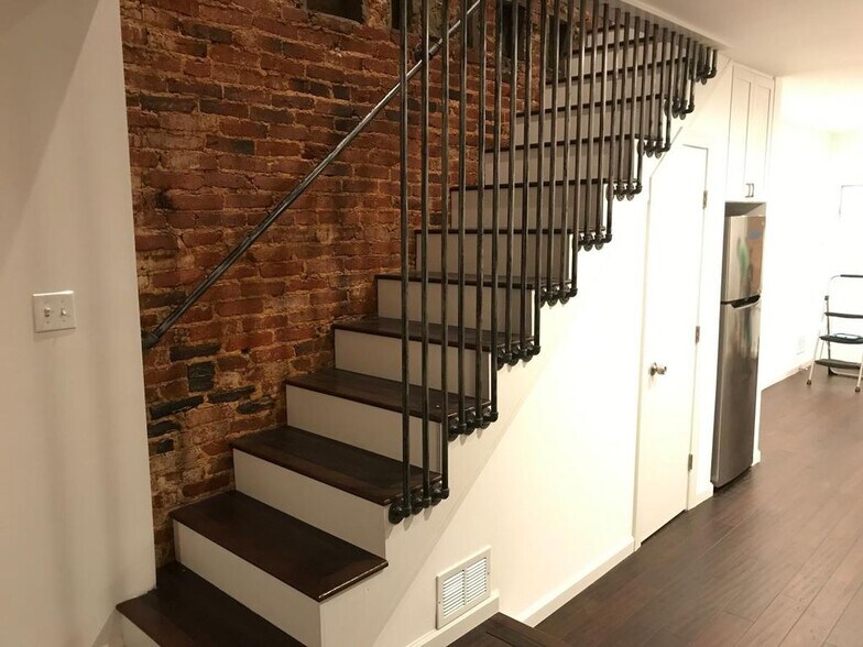 Building Photo - 1711 Latrobe St